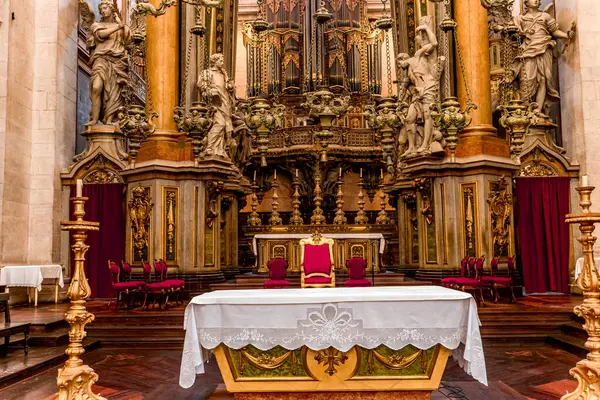 LISBON, PORTUGAL, 15 Mart 2025, Sao Vicente de Fora Manastırı 'nın mimari detayları, Lizbon, Portekiz