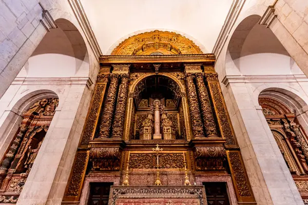 LISBON, PORTUGAL, 15 Mart 2025, Sao Vicente de Fora Manastırı 'nın mimari detayları, Lizbon, Portekiz