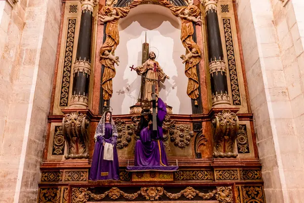 LISBON, PORTUGAL, 15 Mart 2025, Sao Vicente de Fora Manastırı 'nın mimari detayları, Lizbon, Portekiz