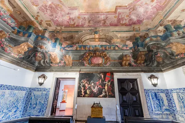 LISBON, PORTUGAL, 15 Mart 2025, Sao Vicente de Fora Manastırı 'nın mimari detayları, Lizbon, Portekiz