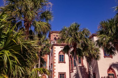 SARASOTA, FLORIDA, ABD, ARALIK 03 Aralık 2024: ringling bahçelerindeki Ca Dzan evinin dışındakiler
