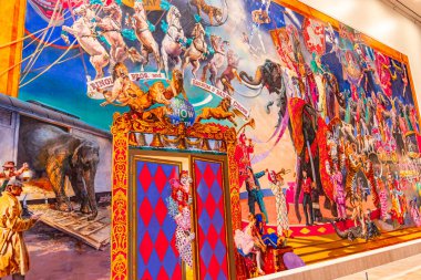 SARASOTA, FLORIDA, ABD, ARALIK 03 ARALIK 2024: Halkanın sirk dekorları