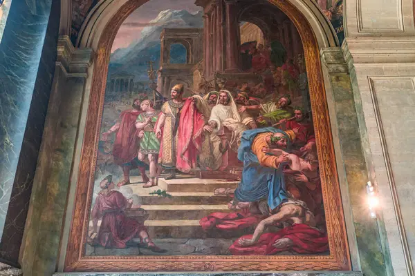 PARIS, FRANCE, 29 MAYIS 2025: 19. yüzyılda çeşitli anonimmus atölyelerinde Saint Sulpice kilisesinde yanal şapel detayları ve freskler