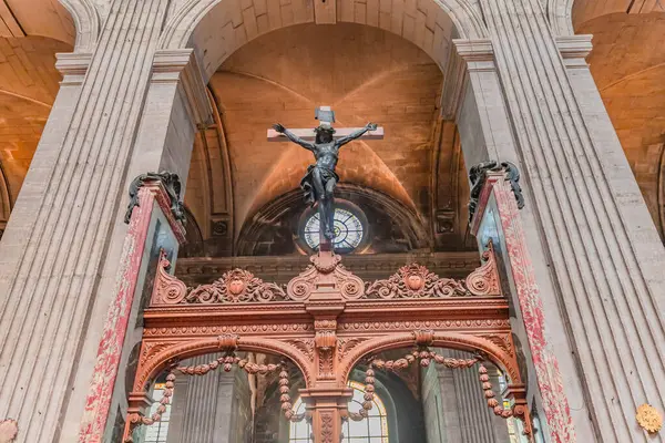 PARIS, FRANCE, 29 Mayıs 2025: Saint Sulpice Kilisesi 'nin merkezi mimari detayları, 19. yüzyılda çeşitli anonimmus atölyeleri tarafından