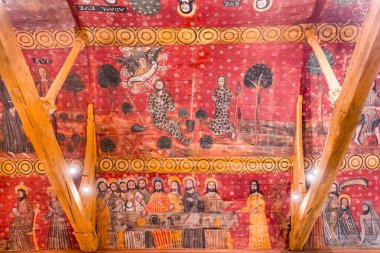 PLOUGRESCANT, COTES D 'ARMOR, BRANY, FRANCE, 21 MAYIS: Saint Gonery Şapeli' nin iç ve tavan freskleri, anonim sanatçılar tarafından, 15. yüzyıl