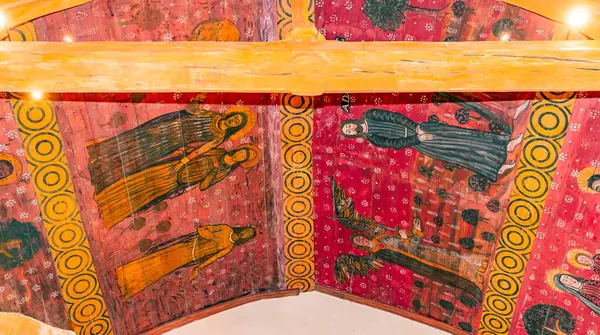 PLOUGRESCANT, COTES D 'ARMOR, BRANY, FRANCE, 21 MAYIS: Saint Gonery Şapeli' nin iç ve tavan freskleri, anonim sanatçılar tarafından, 15. yüzyıl