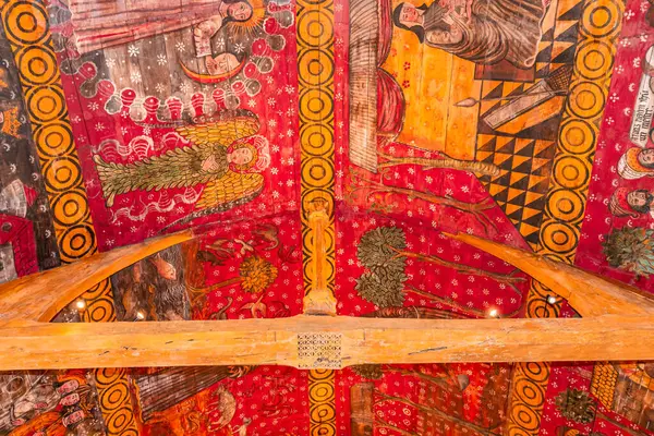 PLOUGRESCANT, COTES D 'ARMOR, BRANY, FRANCE, 21 MAYIS: Saint Gonery Şapeli' nin iç ve tavan freskleri, anonim sanatçılar tarafından, 15. yüzyıl