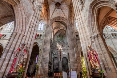 TREGUIER, COTES D 'ARMOR, BRANY, FRANCE, 2025: Katedral Saint Tugdual' ın mimari detayları