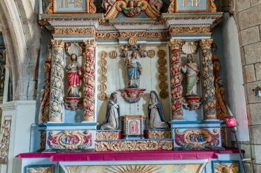 COMANA, FINISTthe, BRANY, FRANCE, 17 MAYIS: Parish Close Kilisesi 'nin dış ve mimari detayları, Fransızca terimi enclos paroissial 