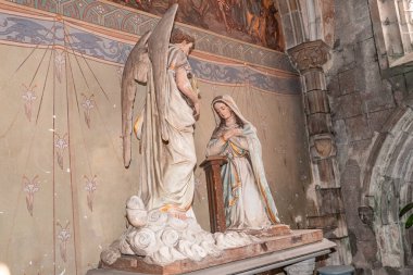 Saint-POL-DE-LEON, COTES D 'ARMOR, BRANY, FRANCE, 2025: Katedral Aziz Paul Aurelien' in iç mimari detayları