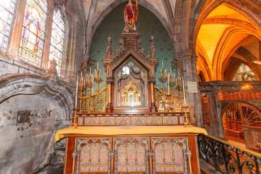 Saint-POL-DE-LEON, COTES D 'ARMOR, BRANY, FRANCE, 2025: Katedral Aziz Paul Aurelien' in iç mimari detayları