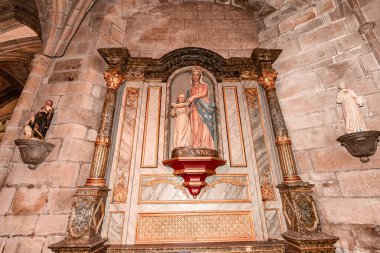 Saint-POL-DE-LEON, COTES D 'ARMOR, BRANY, FRANCE, 2025: Katedral Aziz Paul Aurelien' in iç mimari detayları