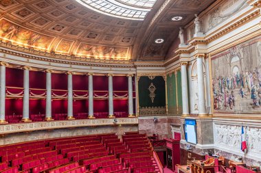 PARIS, FRANCE, 22 HAZİRAN 2025: Fransız parlamentosunun evi olan ulusal meclisin iç mimari ve mimari dekorları