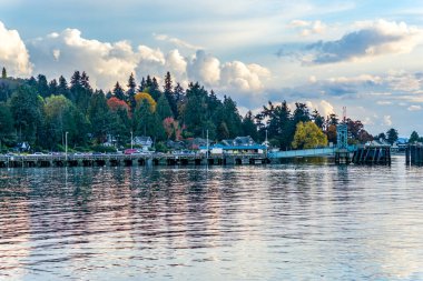 Sonbaharda Batı Seattle, Washington 'daki feribot iskelesi..