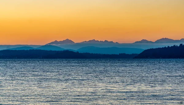 Solnedgång Bakom Olumpic Mountains Över Puget Sound — Stockfoto