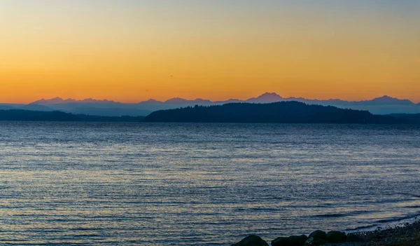 Západ Slunce Olumpijskými Horami Přes Puget Sound — Stock fotografie