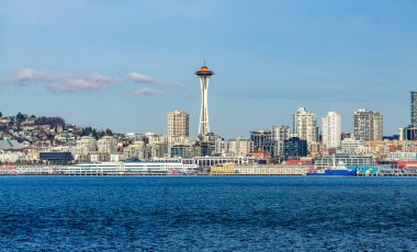 Seattle, Washington 'daki rıhtım boyunca bir mimari manzarası.