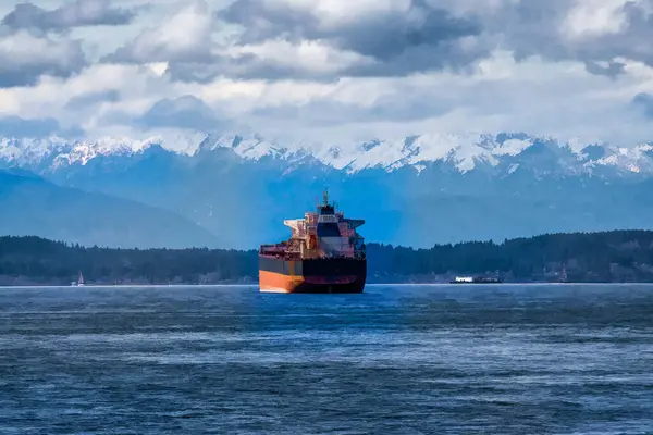 Tanker Ship Elliott Bay Olympic Mouintain Range Distance — Stock Photo, Image