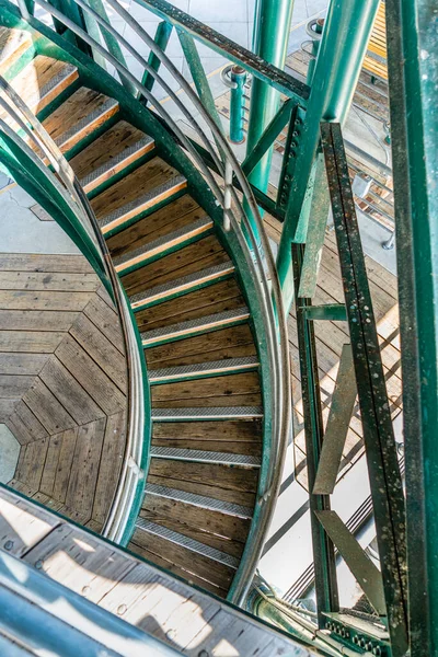华盛顿Renton的Gene Coulon公园 从上面的圆形楼梯看到的景象 — 图库照片