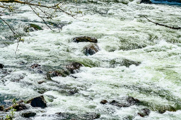 Whitewater Ορμητικά Στον Ποταμό Snoqualmie Στην Πολιτεία Της Ουάσιγκτον — Φωτογραφία Αρχείου