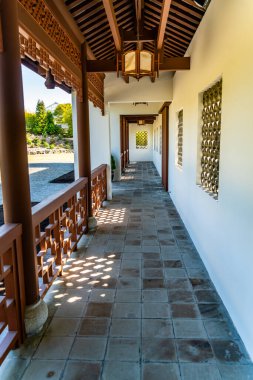 Seattle, Washington 'da bir Çin tapınağında yürüyüş manzarası..