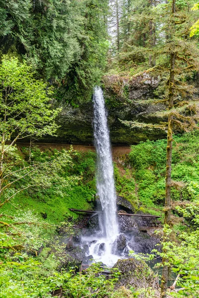オレゴン州のシルバーフォールズ州立公園の下のノースフォールズの風景 — ストック写真