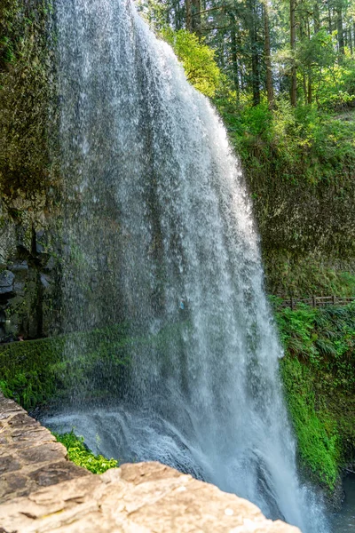 オレゴン州のシルバーフォールズ州立公園の下のサウスフォールズの風景 — ストック写真