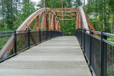 Bothell, Washington 'da yaya köprüsüne giden bir yol..