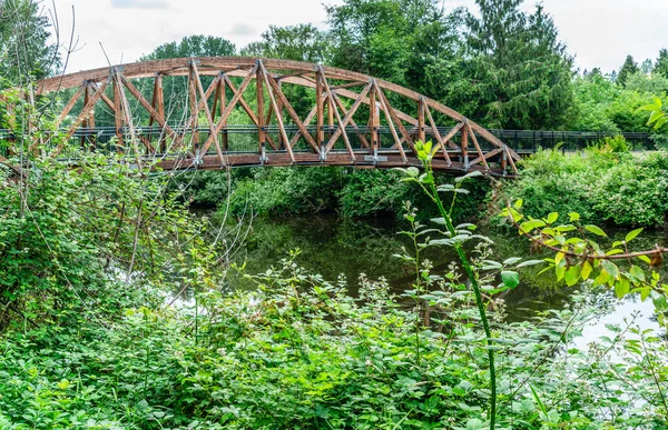 Μια Πεζογέφυρα Πάνω Από Ποτάμι Sammamish Στο Bothell Ουάσιγκτον — Φωτογραφία Αρχείου