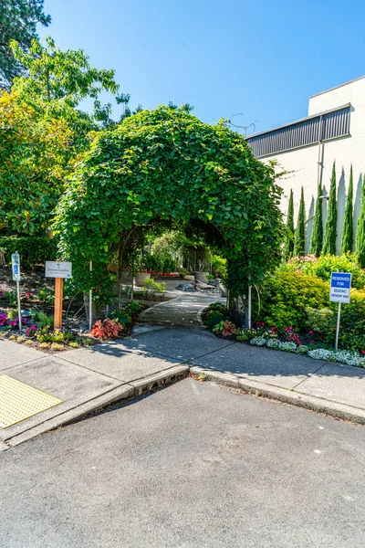 Sebuah Arbor Pintu Masuk Taman Sensorik Seatac Washington Stok Foto