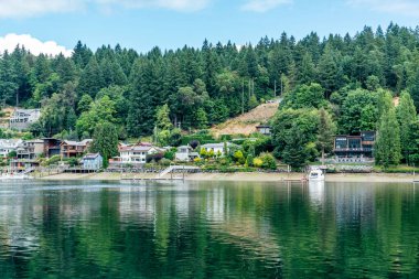 Gig Limanı, Washington 'daki deniz manzaralı evler.