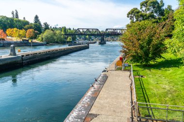 Ballard, Washington 'daki Ballard Lock' a giriş manzarası.