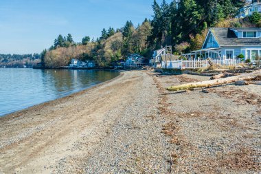 Dash Point, Washington 'da manzaralı rıhtım evleri.