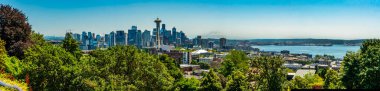 Kraliçe Anne Hill 'deki Kerry Park' tan Seattle, Washington 'ın ufuk çizgisi manzarası.