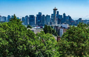 Kraliçe Anne Hill 'deki Kerry Park' tan Seattle silueti..
