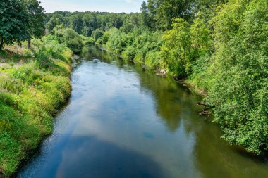 Kent, Washington 'daki Green River' ın manzara fotoğrafı..