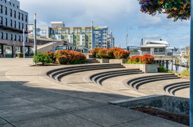 Tacoma, Washington 'daki rıhtımda dairesel basamaklar.