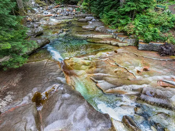 Washington 'daki Denny Creek' in yukarıdan görünüşü.