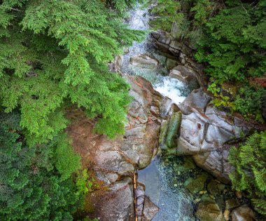 Washington 'daki Denny Creek' in yukarıdan görünüşü.