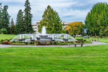 Olympia 'daki Washington State' in başkentindeki çeşmenin manzarası.