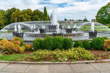 Olympia 'daki Washington State' in başkentindeki çeşmenin manzarası.