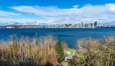 Seattle, Washington 'daki Elliott Körfezi' nin ufuk çizgisi manzarası.