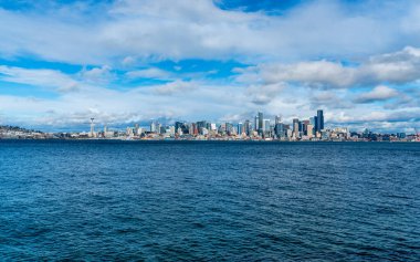 Seattle, Washington 'daki Elliott Körfezi' nin ufuk çizgisi manzarası.