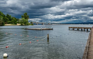 Seattle 'da Washington Gölü' nün üzerinde bulutlar doluyor..