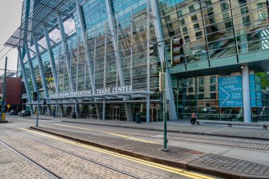 Tacoma, Washington 'daki Büyük Tacoma Kongre Merkezi' ne giriş..