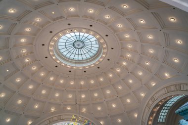 Tacoma, Washington 'daki mahkeme binasının çatı penceresinin detaylı bir görüntüsü..