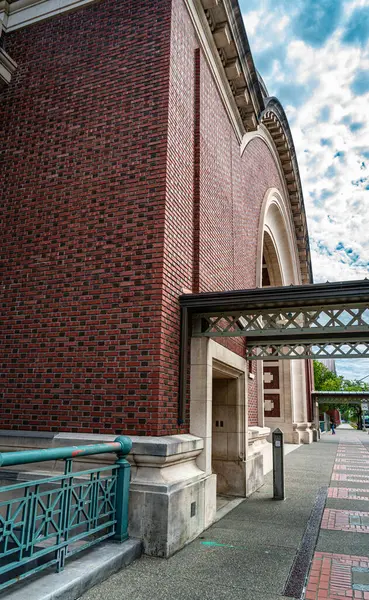 Tacoma, Washington 'daki adliyenin dışından bir manzara. Eski Union İstasyonu 'ydu..