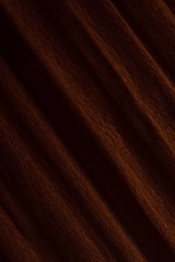 El sanatları için kahverengi krep kağıdının desenli arka planı. Geniş bir arkaplanı olan kıvrımlı kağıt