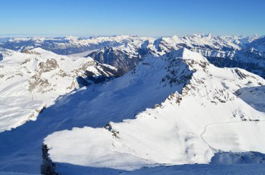 Schilthorn Dağı Eiger Monch Jungfrau, İsviçre. Alplerin karlı dağ zirveleri