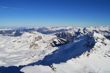 Schilthorn Dağı Eiger Monch Jungfrau, İsviçre. Alplerin karlı dağ zirveleri